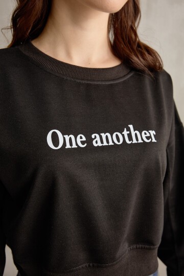 Kadın One Baskı Yarasa Kol Crop Sweatshirt