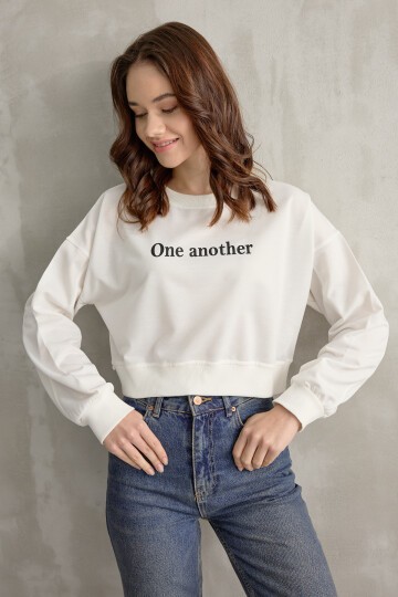 Kadın One Baskı Yarasa Kol Crop Sweatshirt