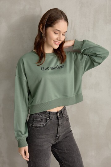 Kadın One Baskı Yarasa Kol Crop Sweatshirt